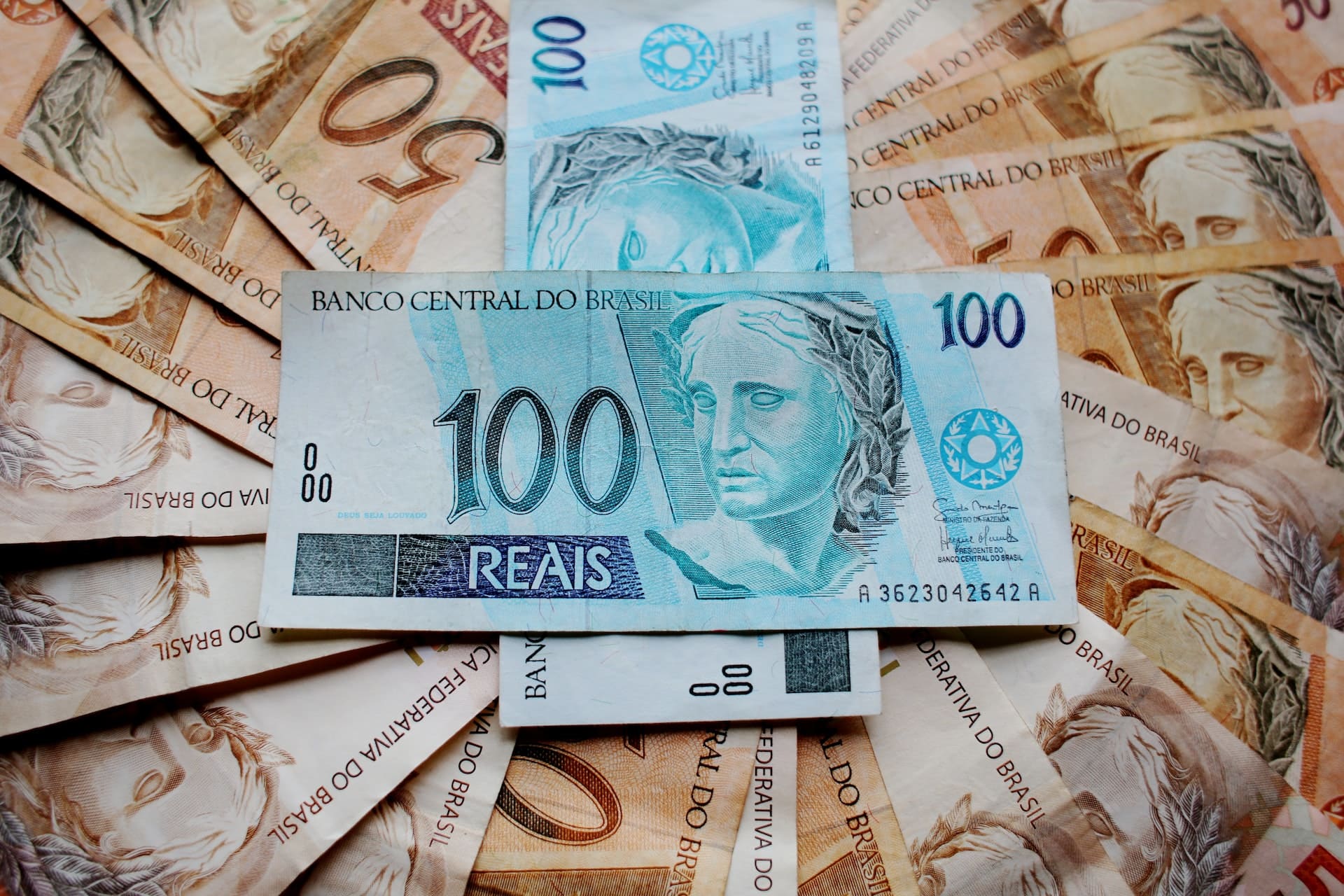 Imagem representando o Tesouro Direto, mostrando notas de dinheiro (Reais)