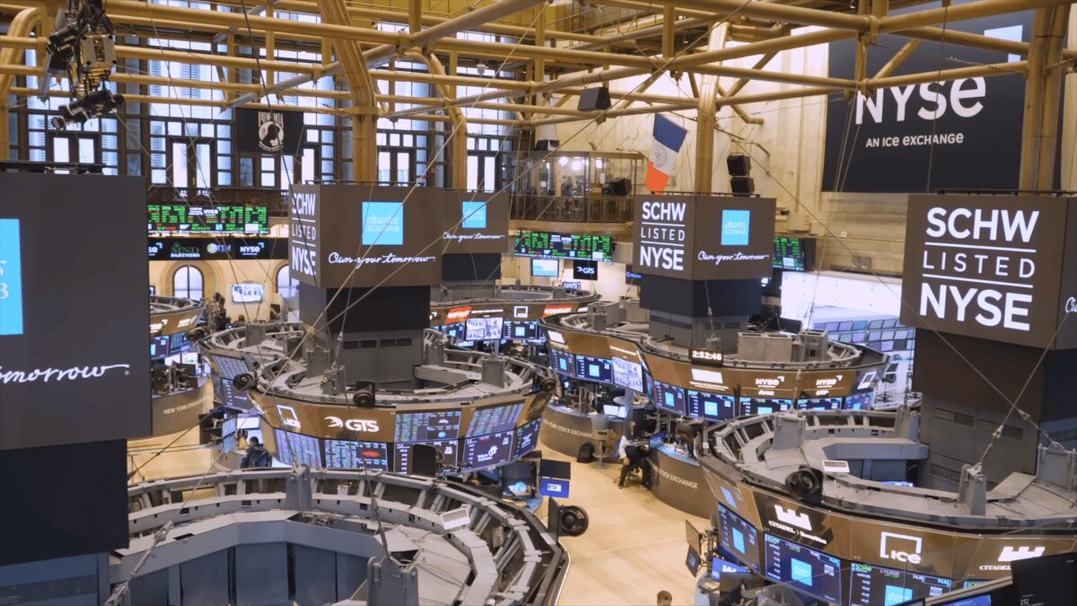 Imagem representando a bolsa de valores, mostrando uma imagem geral sobre a Bolsa de Valores de Nova York.