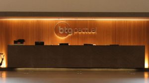 Banco ‘para todas as estações’? BTG Pactual (BPAC11) deve manter boa expansão de lucro em 2025, avalia analista após encontro com investidores