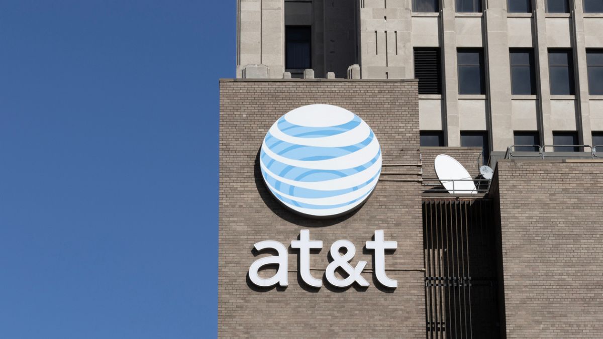 AT&T (ATTB34) reporta números acima das expectativas no 1T25; vale a pena investir nas ações?